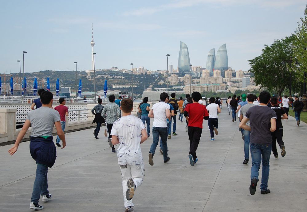 Baku hosts race dedicated to First European Games (PHOTO)