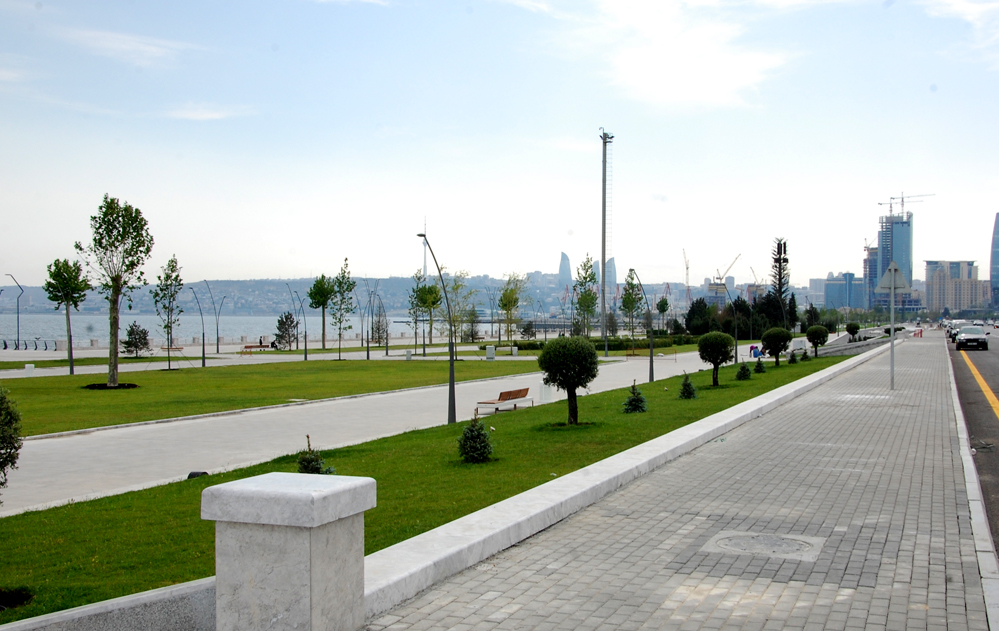 Баку-2015: Прогулка по новому бульвару White City (ФОТО)