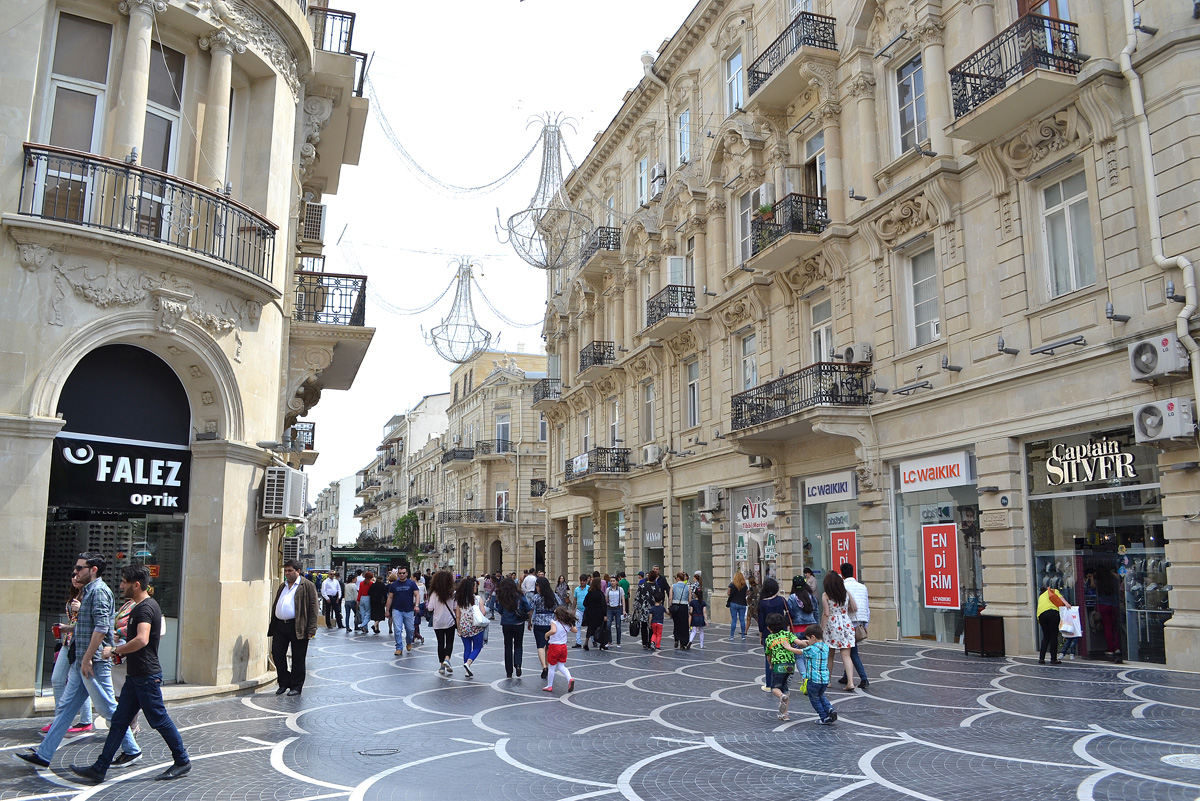 Heart of Baku: walking along Torgovaya street, Fountain Square (PHOTO)