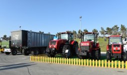 Azerbaijani president observes two exhibitions in Baku (PHOTO)