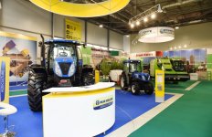 Azerbaijani president observes two exhibitions in Baku (PHOTO)