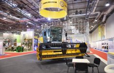 Azerbaijani president observes two exhibitions in Baku (PHOTO)