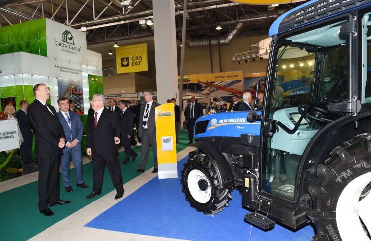 Azerbaijani president observes two exhibitions in Baku (PHOTO)