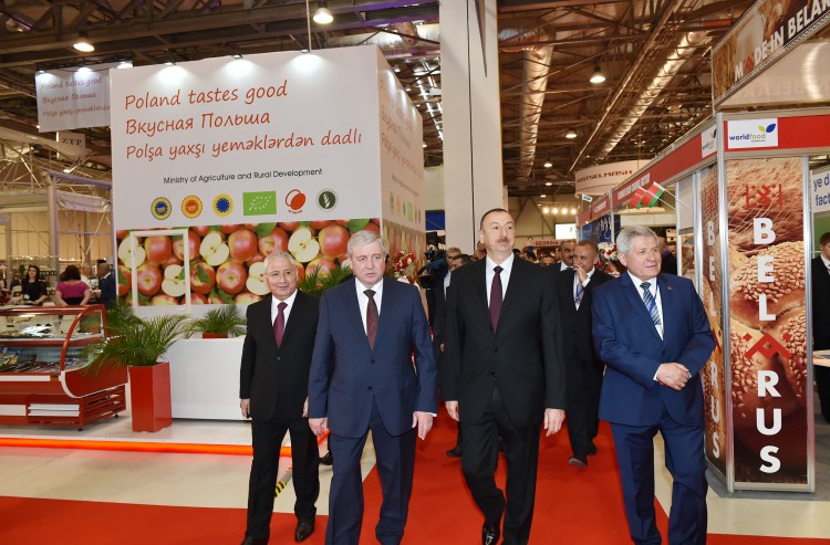 Azerbaijani president observes two exhibitions in Baku (PHOTO)