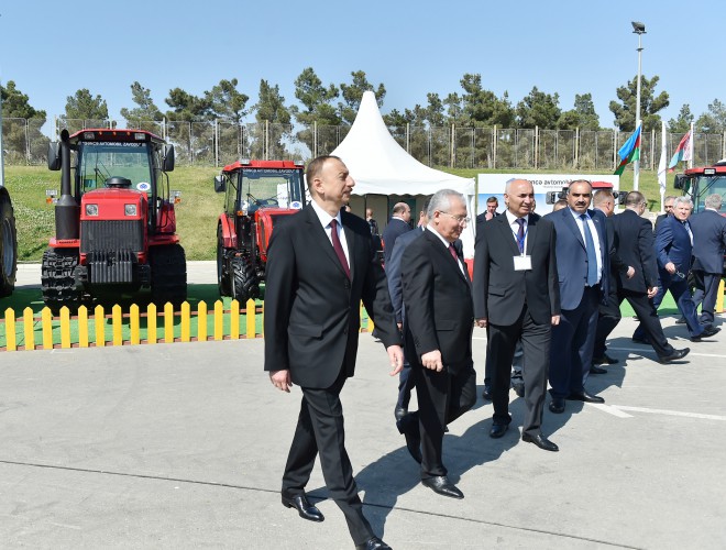 Azerbaijani president observes two exhibitions in Baku (PHOTO)