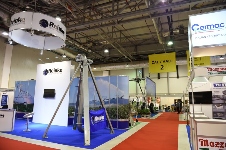 Azerbaijani president observes two exhibitions in Baku (PHOTO)