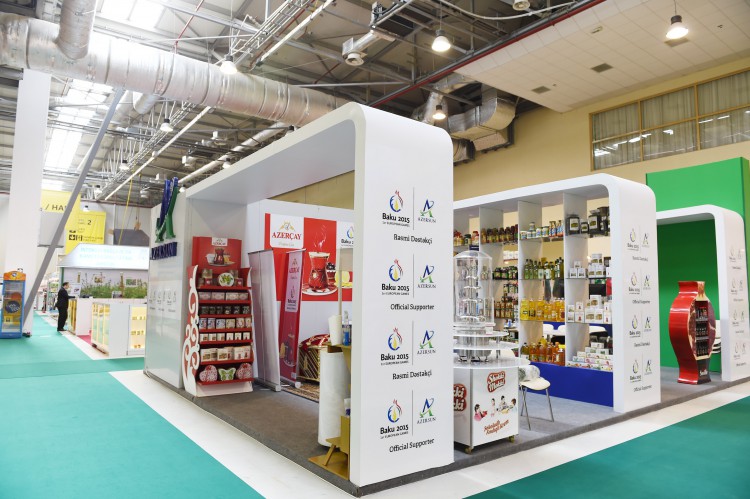 Azerbaijani president observes two exhibitions in Baku (PHOTO)