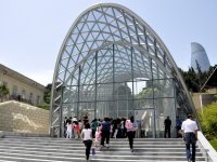 Baku’s funicular waiting for tourists (PHOTO)