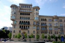 Baku’s funicular waiting for tourists (PHOTO)