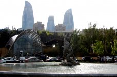 Baku’s funicular waiting for tourists (PHOTO)