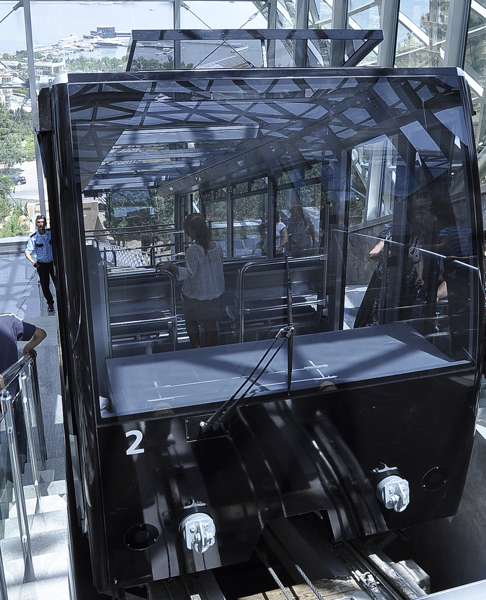 Baku’s funicular waiting for tourists (PHOTO)