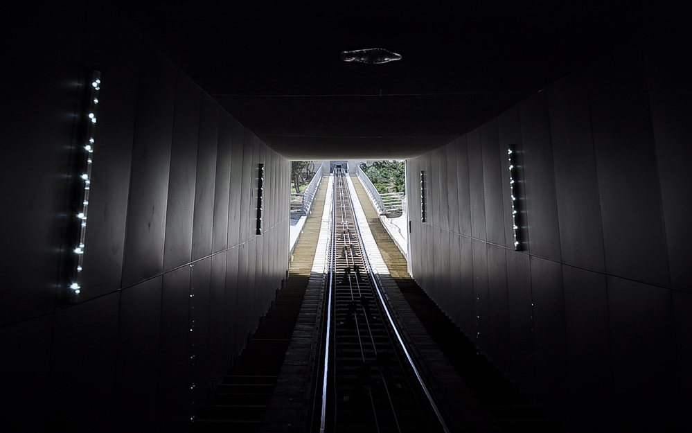 Baku’s funicular waiting for tourists (PHOTO)