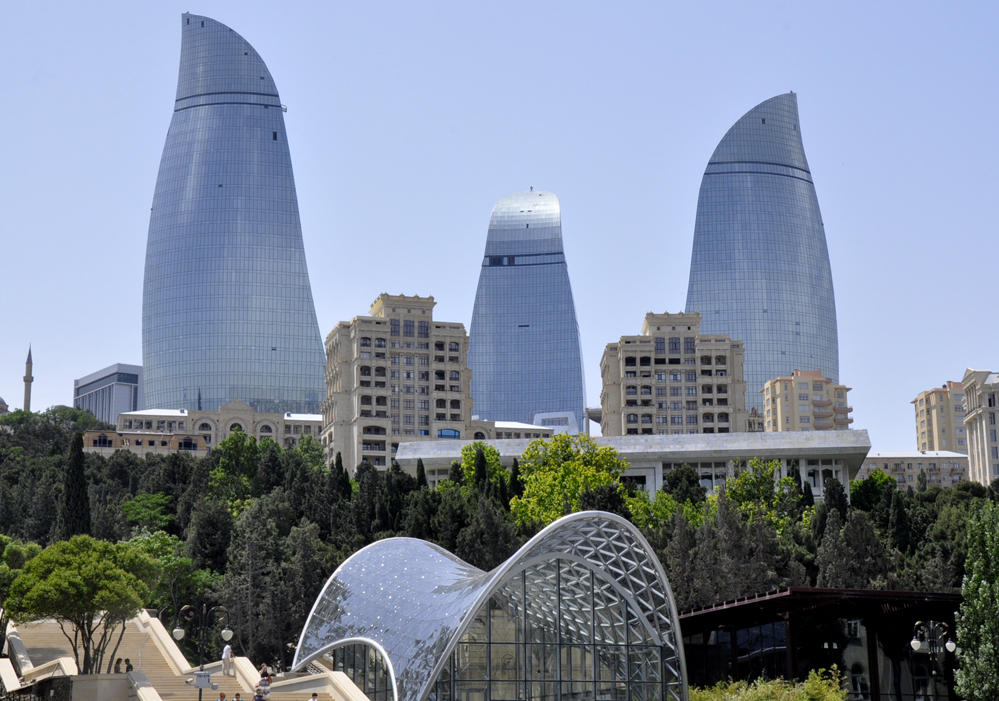 Baku’s funicular waiting for tourists (PHOTO)
