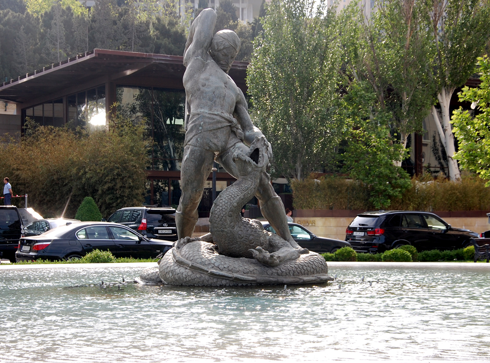 Baku’s funicular waiting for tourists (PHOTO)
