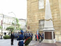 Azerbaijani president visits memorial in honor of Azerbaijan Democratic Republic