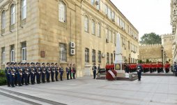 Azerbaijani president visits memorial in honor of Azerbaijan Democratic Republic