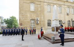 Azerbaijani president visits memorial in honor of Azerbaijan Democratic Republic