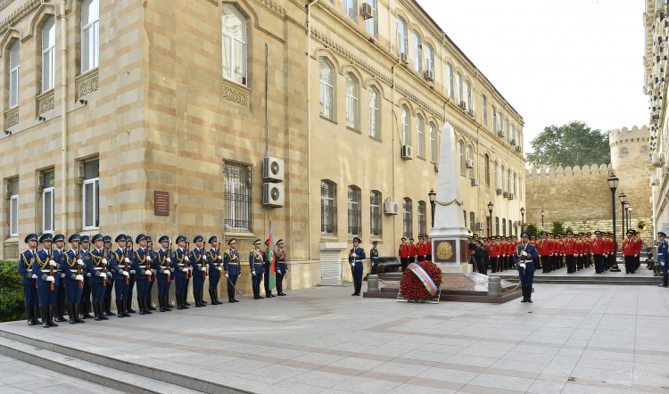 Azerbaijani president visits memorial in honor of Azerbaijan Democratic Republic