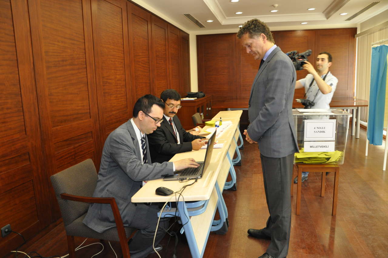 Ambassador: Voting in parliamentary election in Turkish embassy in Azerbaijan goes active