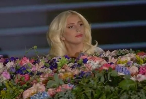 Lady Gaga performs John Lennon’s legendary ‘Imagine’ at Baku 2015 Opening Ceremony (VIDEO)