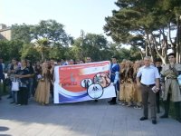 Гости Евроигр станцевали "Яллы" - искусство национальной одежды (ФОТО)