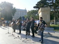 Гости Евроигр станцевали "Яллы" - искусство национальной одежды (ФОТО)