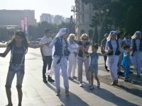 Гости Евроигр станцевали "Яллы" - искусство национальной одежды (ФОТО)