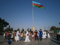 Гости Евроигр станцевали "Яллы" - искусство национальной одежды (ФОТО)