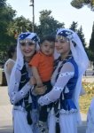 Гости Евроигр станцевали "Яллы" - искусство национальной одежды (ФОТО)