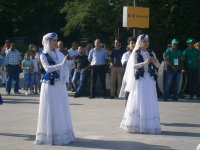 Гости Евроигр станцевали "Яллы" - искусство национальной одежды (ФОТО)