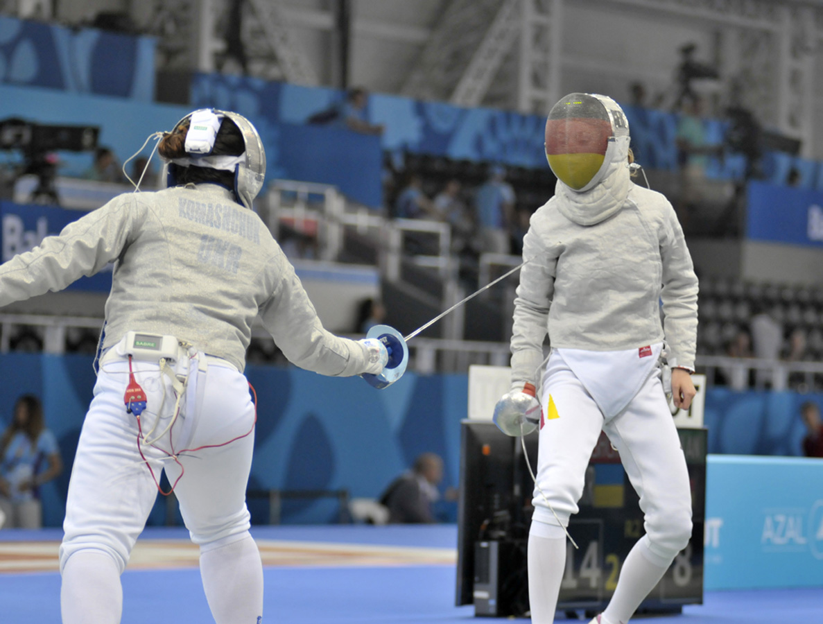 Азербайджанские спортсменки вышли в 1/4 финала соревнований по фехтованию в рамках Евроигр (ФОТО)