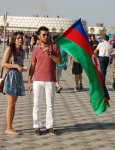 Зрители прибывают на церемонию закрытия первых Европейских игр (ФОТО)