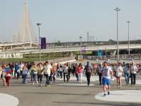 Зрители прибывают на церемонию закрытия первых Европейских игр (ФОТО)