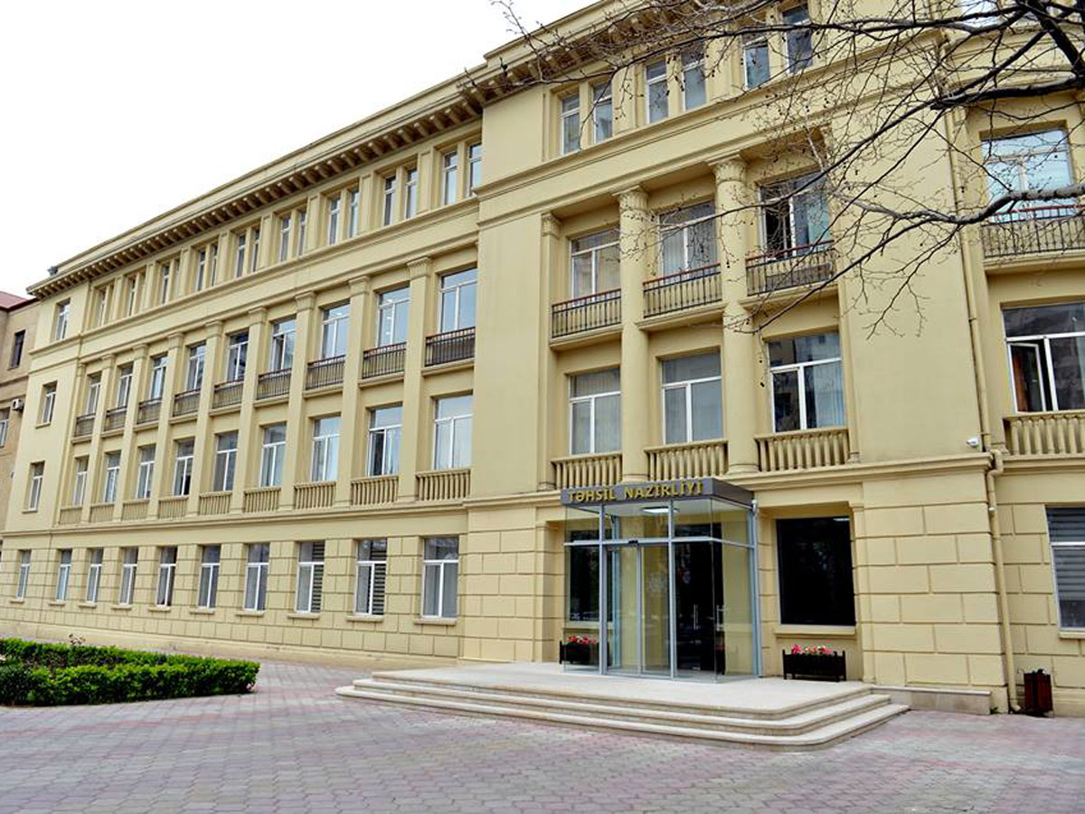 Минобразования Азербайджана о проблеме в связи со школьными дневниками