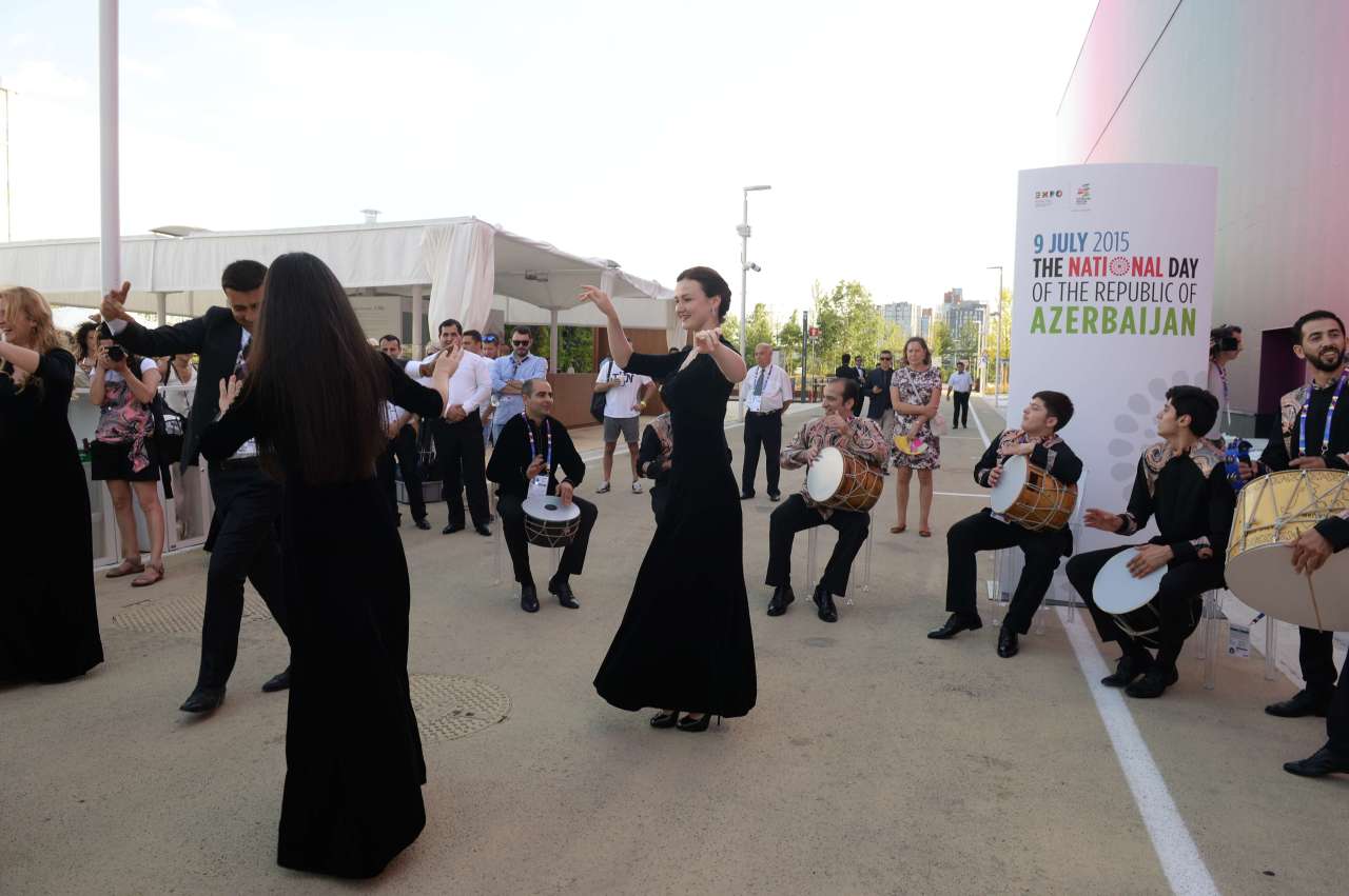 При организации Фонда Гейдара Алиева на выставке Milan Expo 2015 в рамках "Национального дня" Азербайджана состоялась концертная программа  (ФОТО)