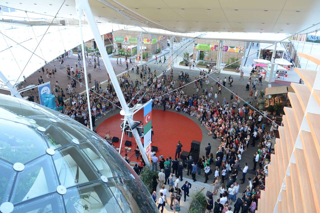 При организации Фонда Гейдара Алиева на выставке Milan Expo 2015 в рамках "Национального дня" Азербайджана состоялась концертная программа  (ФОТО)