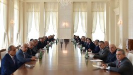 Под председательством Президента Азербайджана прошло заседание Кабмина, посвященное итогам развития страны в I полугодии и предстоящим задачам