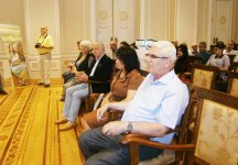Азербайджанскому музею подарены картины израильских художников (ФОТО)