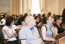 Азербайджанскому музею подарены картины израильских художников (ФОТО)