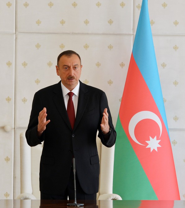 Под председательством Президента Азербайджана прошло заседание Кабмина, посвященное итогам развития страны в I полугодии и предстоящим задачам