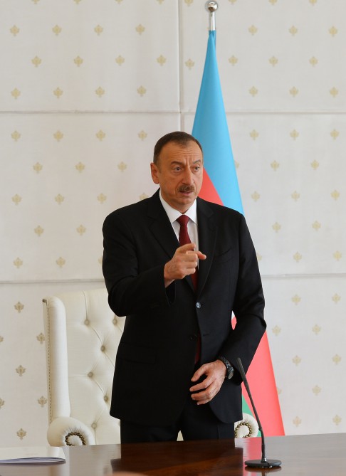Под председательством Президента Азербайджана прошло заседание Кабмина, посвященное итогам развития страны в I полугодии и предстоящим задачам
