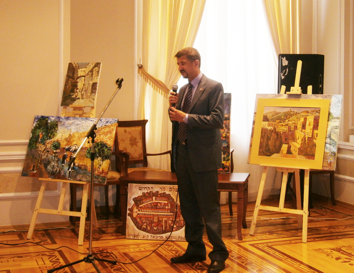 Азербайджанскому музею подарены картины израильских художников (ФОТО)