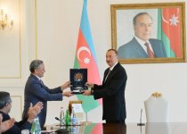 Президенту Ильхаму Алиеву вручена специальная награда Совета прессы Азербайджана за решительную позицию в защите национальных интересов страны (ФОТО)