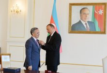 Президенту Ильхаму Алиеву вручена специальная награда Совета прессы Азербайджана за решительную позицию в защите национальных интересов страны (ФОТО)
