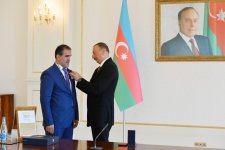Президенту Ильхаму Алиеву вручена специальная награда Совета прессы Азербайджана за решительную позицию в защите национальных интересов страны (ФОТО)