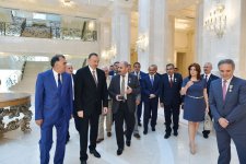 Президенту Ильхаму Алиеву вручена специальная награда Совета прессы Азербайджана за решительную позицию в защите национальных интересов страны (ФОТО)