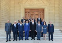 Президенту Ильхаму Алиеву вручена специальная награда Совета прессы Азербайджана за решительную позицию в защите национальных интересов страны (ФОТО)