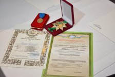 Нурида Курбанова награждена орденом ООН "Золотой орел", медалью "За заслуги перед обществом" и удостоена звания "Посол Миссии Мира" (ФОТО)
