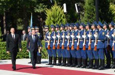 В Баку состоялась церемония официальной встречи президента Совета Европейского Союза (ФОТО)