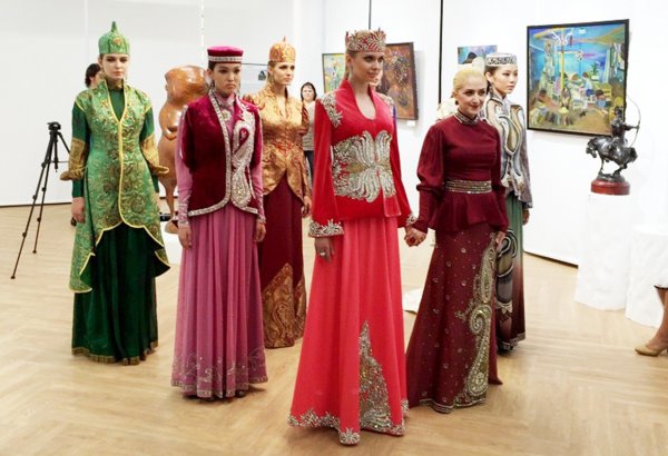 Азербайджанские платья очаровали гостей этнофестиваля в России (ФОТО)